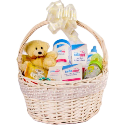 Canastilla de bebé para el baño e higiene con productos SebaMed Baby y accesorios de farmacia